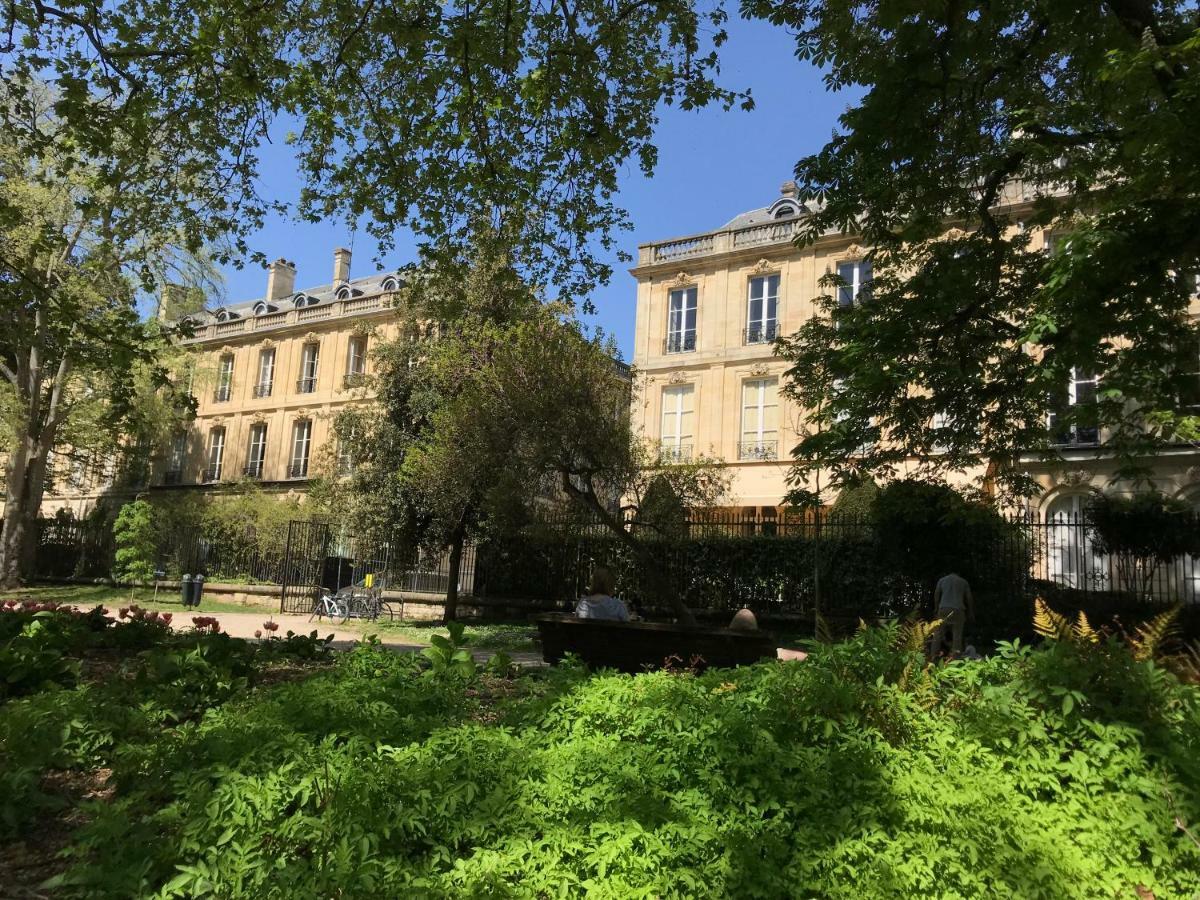 Romance au coeur de Bordeaux / Jardin Public Extérieur photo