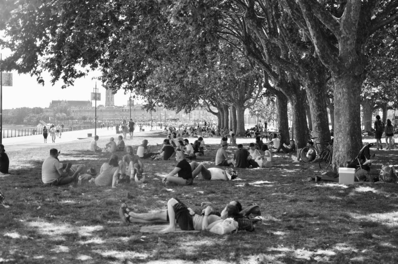 Romance au coeur de Bordeaux / Jardin Public Extérieur photo